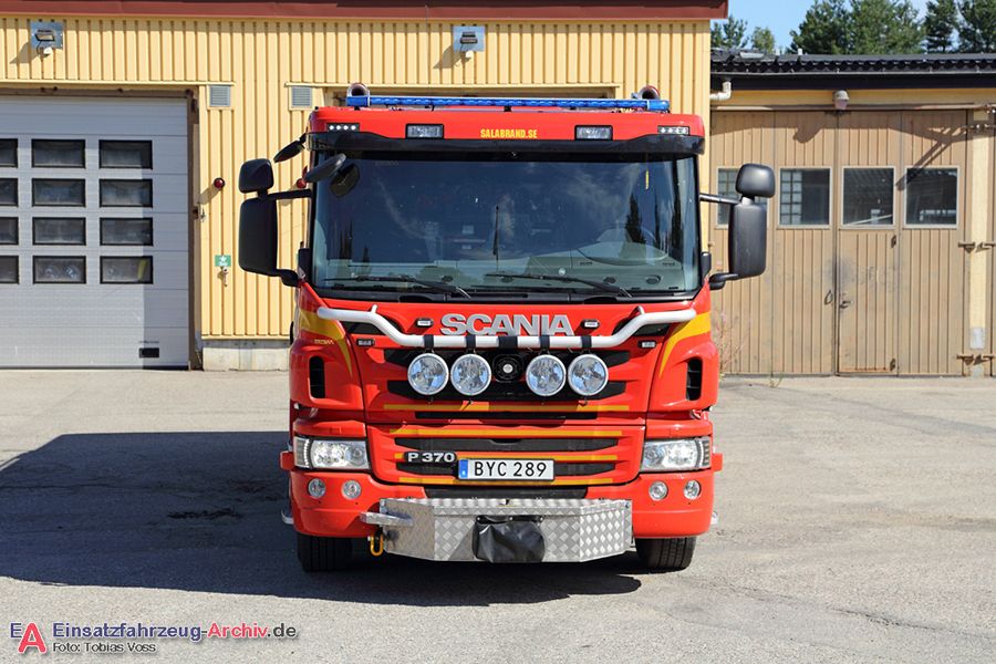 2 26-8010 - Släck-/räddningsbil