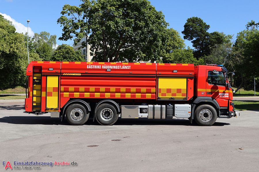 2 26-2040 - Tankbil (a.D.)