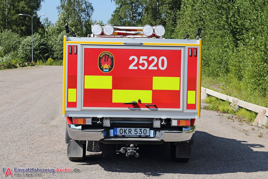 2 26-2520 - Befälsbil