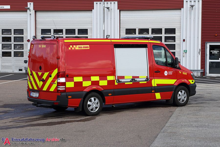 2 74-1090 - Skärsläckarbil