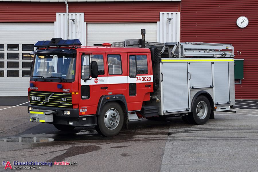 2 74-3020 - Släck-/Räddningsbil
